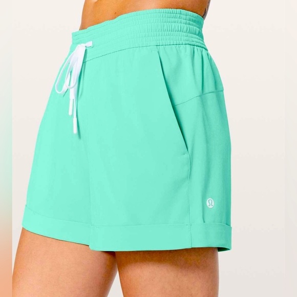 lululemon athletica Pants - Lululemon Spring Break Away Shorts Size 6 Washed Marsh